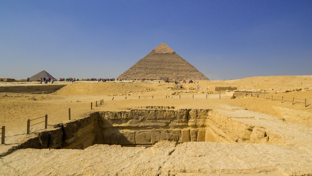 Advanced radar technology has revealed a massive underground structure beneath the Giza pyramids, extending two kilometers deep, challenging traditional views of ancient Egyptian engineering and history.
